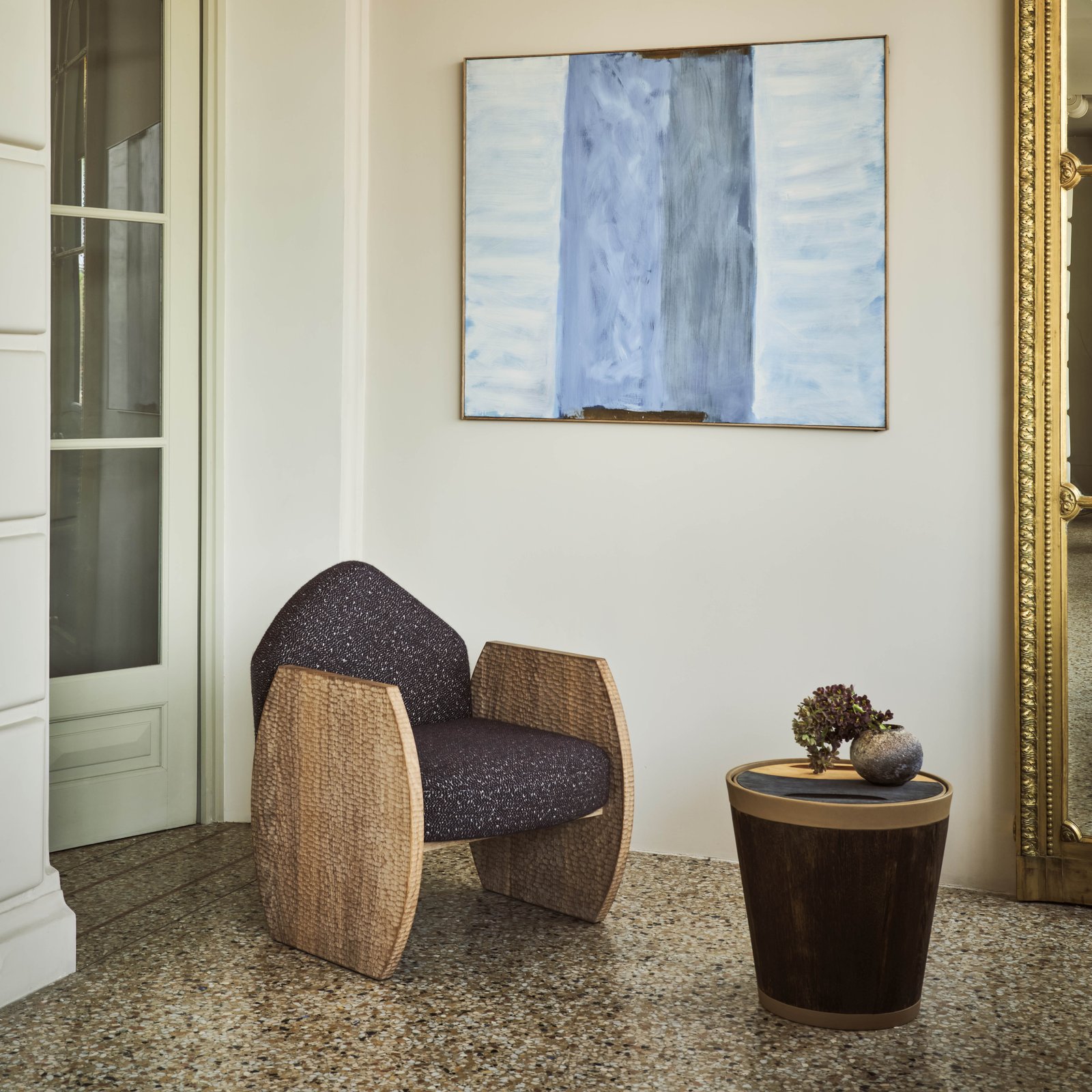 Table d'appoint Cintrage par Hartis — mise en scène