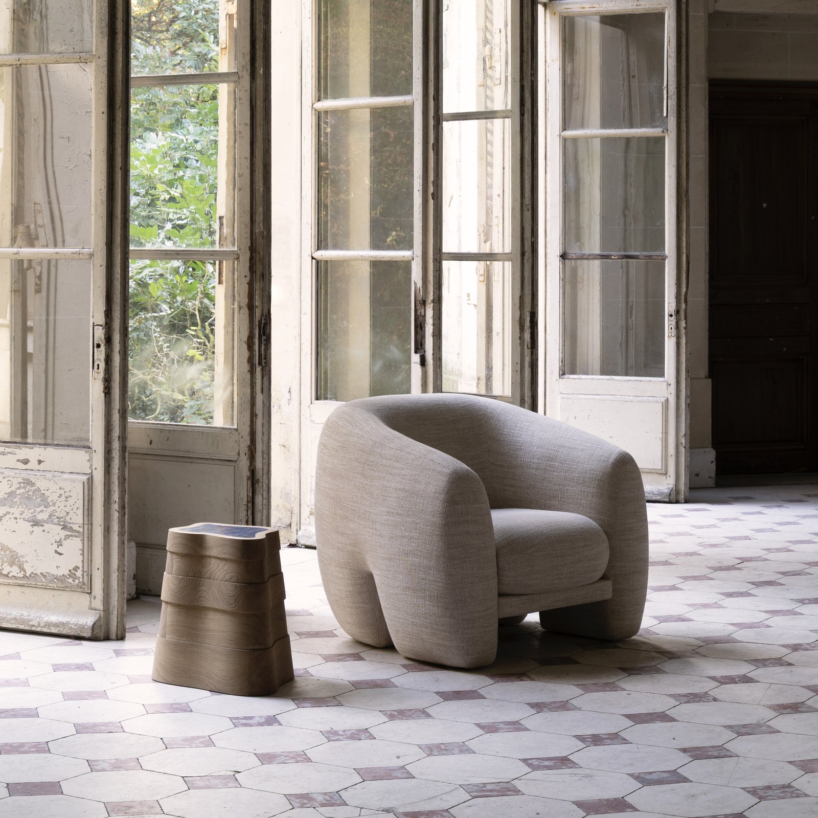 Table d'appoint Modelage par Hartis — mise en scène