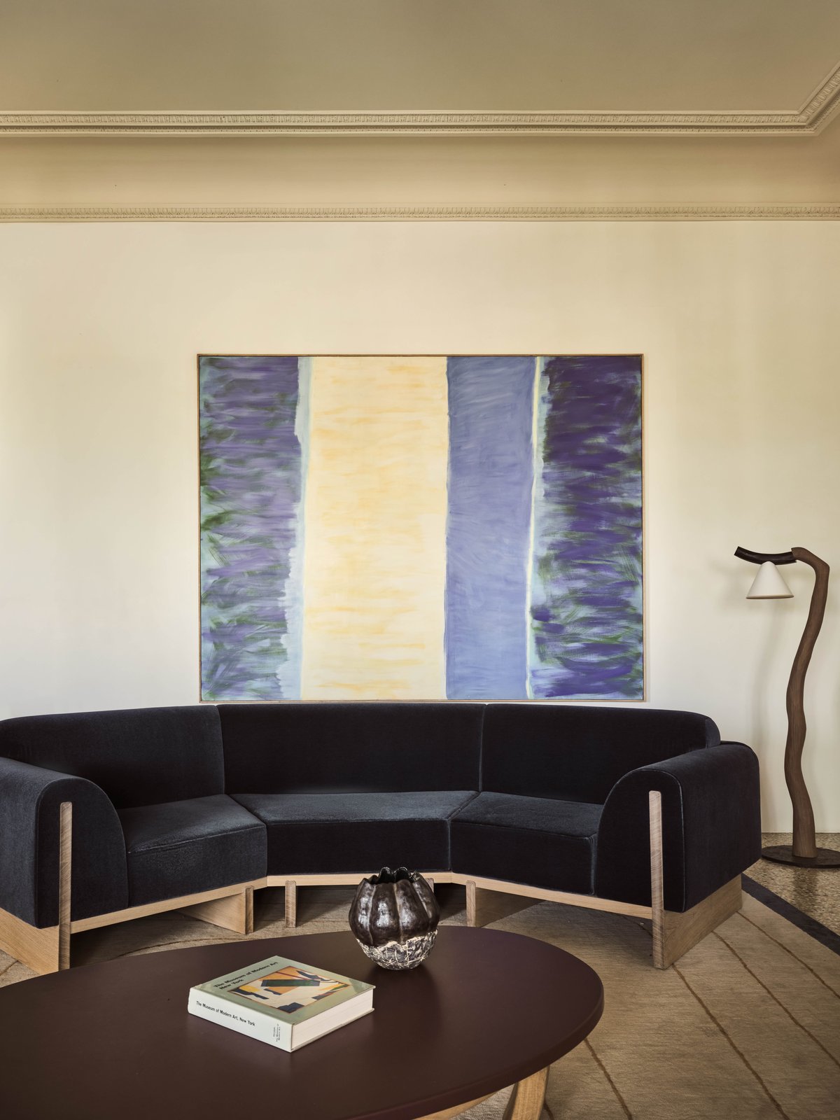 Table basse Émail par Hartis en situation — 2