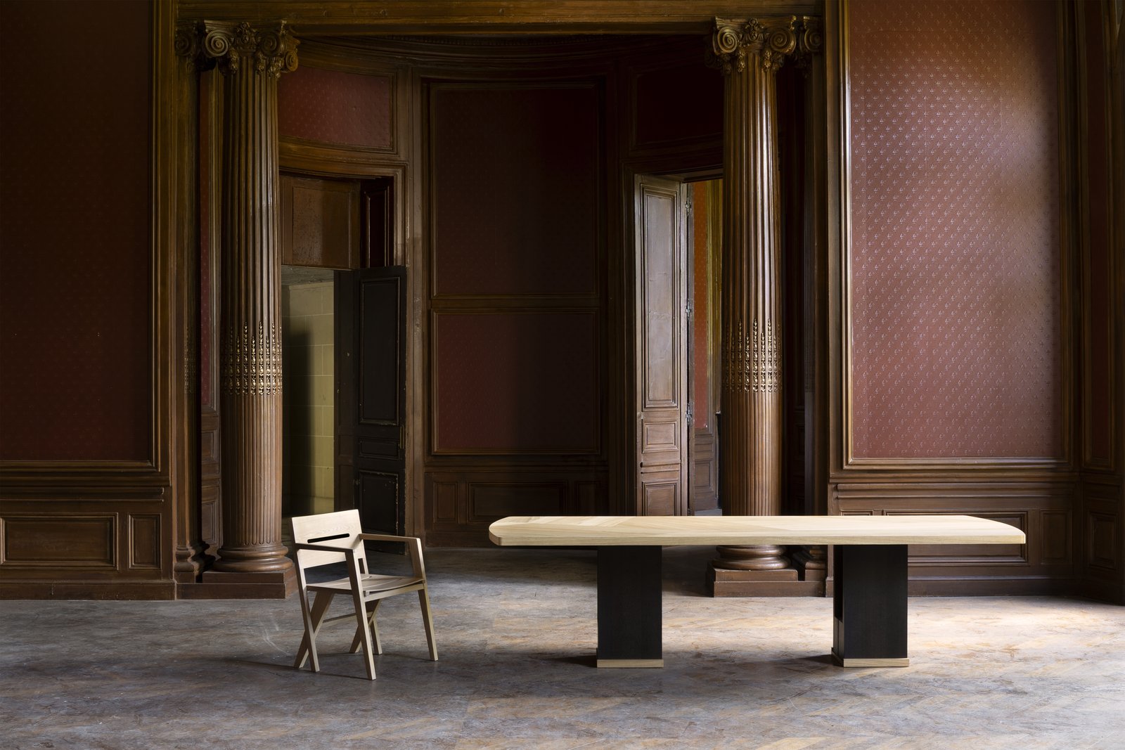 Table Marqueterie par Hartis en situation — 1